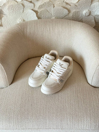 LV
AAA quality
size: 40 to 46
630 dhs🇦🇪🇦🇪

Zain185
♥️♥️♥️