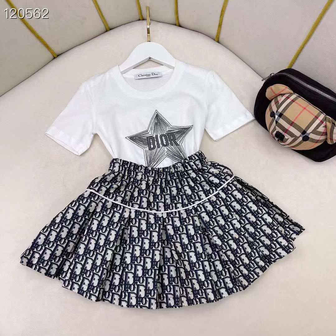 Dior
1-10y 
130 dhs💓

Zain151
♥️♥️♥️