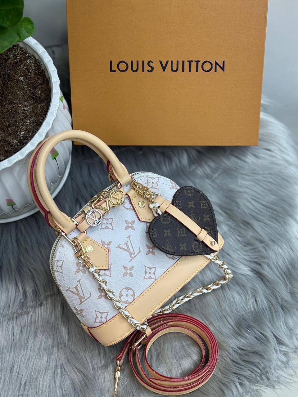 LV ALMA
SIZE  ……… 20CM 🥰🥰🥰
95 dhs🪙🌨️

with BOX 
🎁🎁🎁

Zain244
♥️♥️♥️