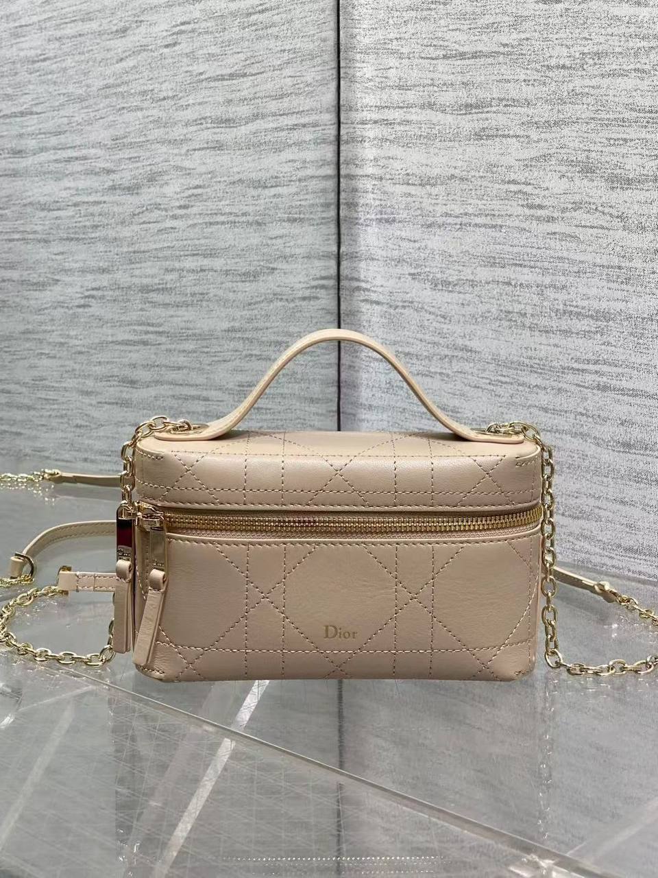 Dior 
new collection ✅*
*Size 18 cm*
For Price 👇 WhatsApp✅
0568585901 
0507557372
0552275751 Owner Zain 👌

Zain274
♥️♥️♥️