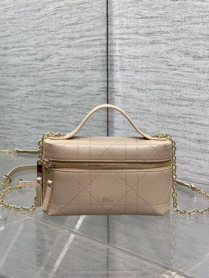 Dior 
new collection ✅*
*Size 18 cm*
For Price 👇 WhatsApp✅
0568585901 
0507557372
0552275751 Owner Zain 👌

Zain274
♥️♥️♥️