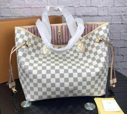 LV

High quality

With box 

100 dhs🇦🇪🇦🇪

Zain136
♥️♥️♥️
