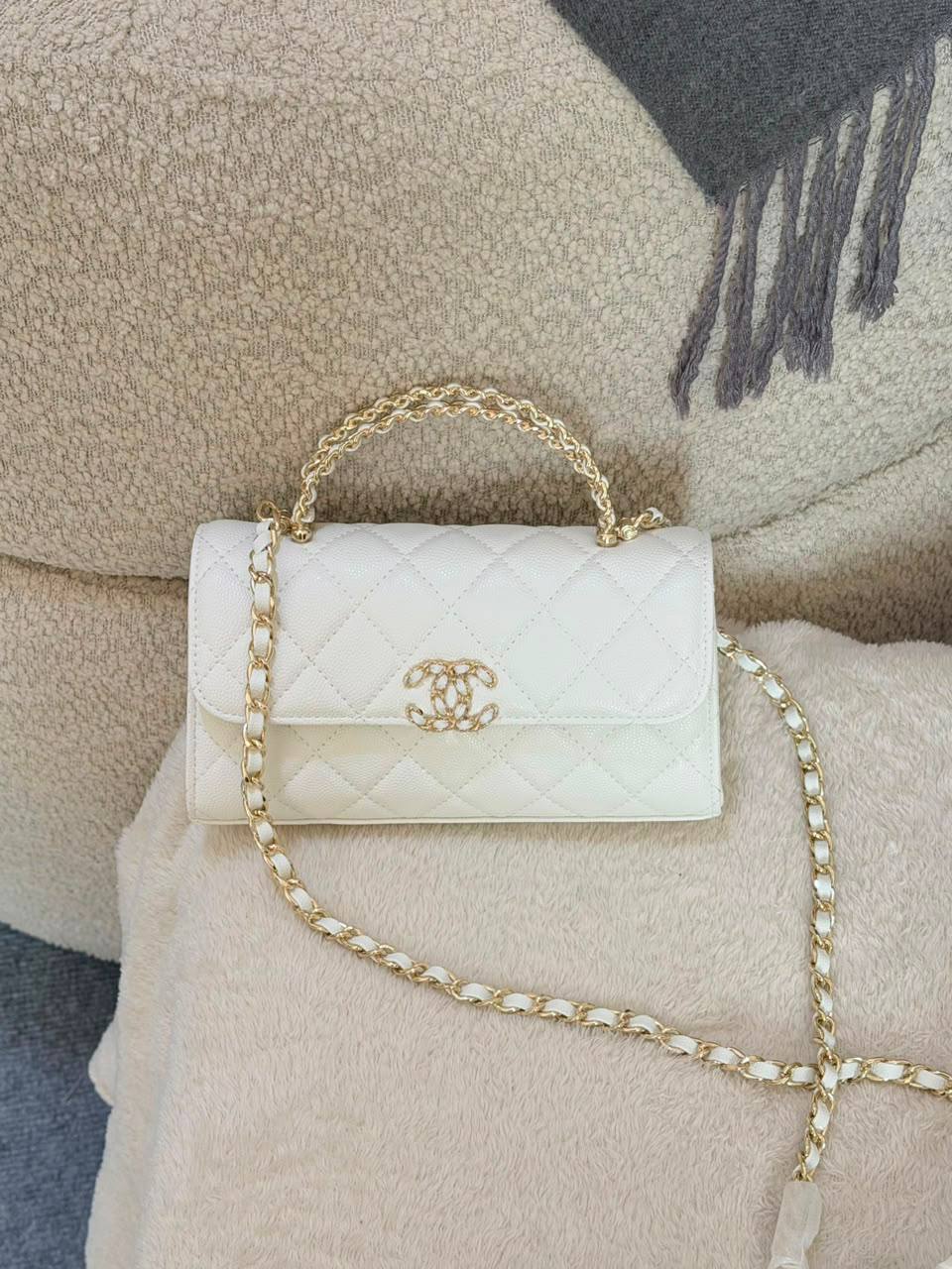 Chanel

Big:230 dhs🇦🇪🇦🇪
Small: 210 dhs🇦🇪🇦🇪

Zain134
♥️♥️♥️