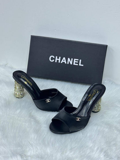 Chanel

Size 36 to 41
115 dhs🪙💚

Zain21
♥️♥️♥️