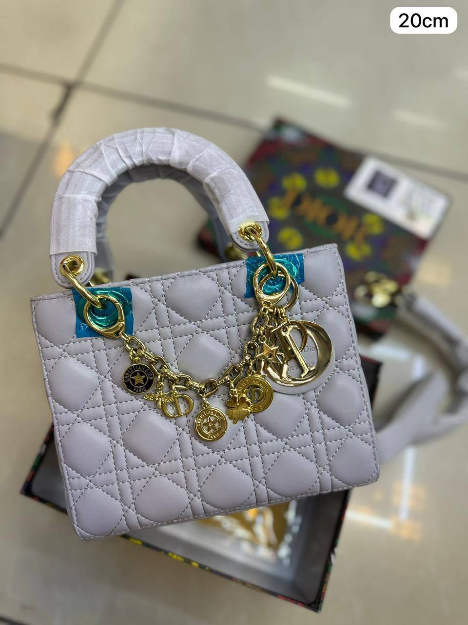 💎 Lady  Dior 
1️⃣ First Quality +🎁
Size: 20 * 17 cm
90 dhs✅
with Box🎁

Zain115
♥️♥️♥️