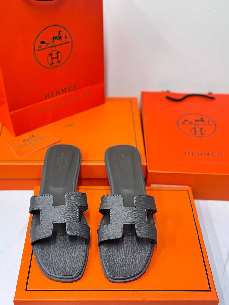 HERMES 
90 dhs✅
Size 36-41

Zain21
♥️♥️♥️