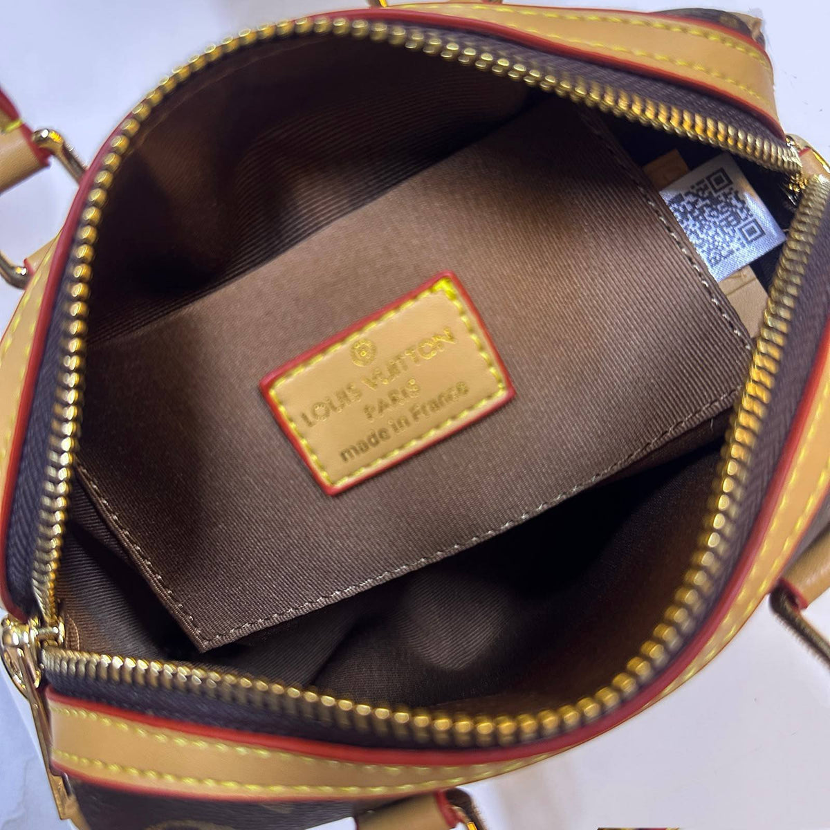 LV

SPEEDY COPY
 ONE SMALL SIZE 

WITH DOUBLE BOX 
125 dhs🇦🇪🇦🇪

Size: 20cm

Zain39
Zain17
Zain295
♥️♥️♥️