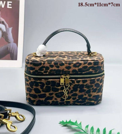 YSL 
COPY ONE 

WITH BOX 🎁🎁🎁

130 dhs✅

Zain39
♥️♥️♥️