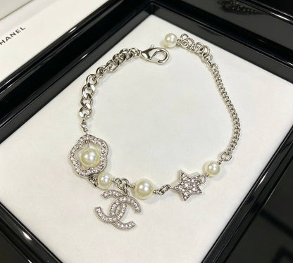 CHANEL❤️‍🔥*
Necklace🦋
Bracelet 🌸
Master quality 💯
With normal boxes 🗃️ 
115 dhs✅
With master box 📦 
140 dhs✅

Zain216
♥️♥️♥️
