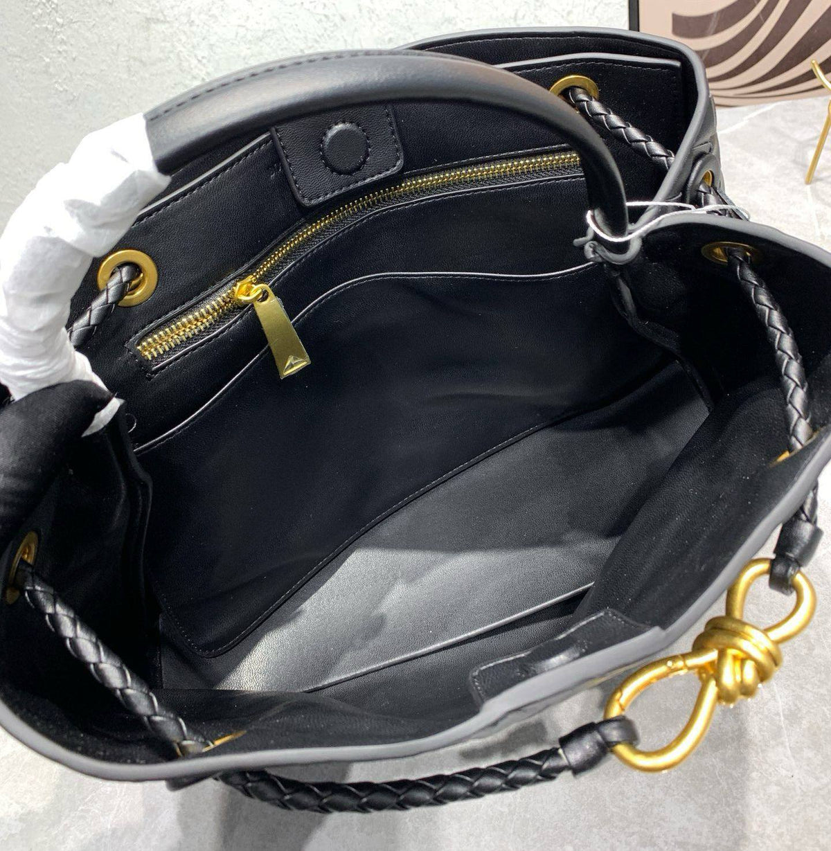 BOTTEGA

 COPY ONE 
RESTOCK 
155 dhs🇦🇪🇦🇪

Zain39
Zain295
Zain17
♥️♥️♥️