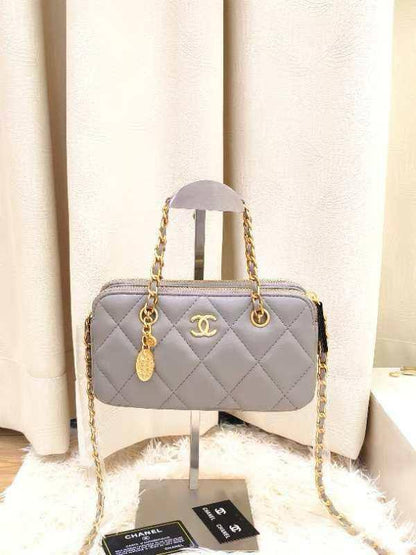 Chanel

90 dhs🪙 
with box 
🎁🎁🎁

high quality  

21cm

Zain26
♥️♥️♥️