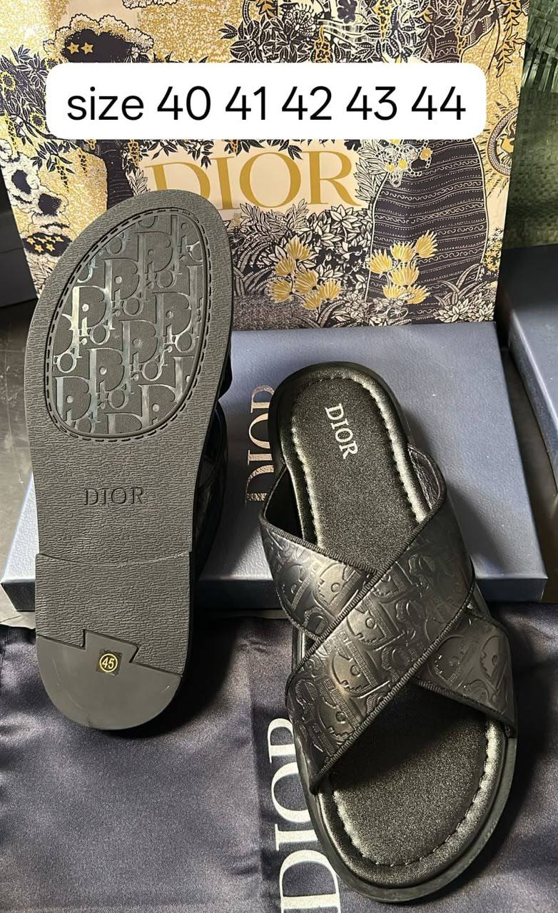 Dior

100 dhs🇦🇪🇦🇪

Zain103
♥️♥️♥️