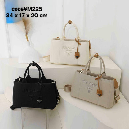 PRADA ᴊᴀʀᴅɪɴɪᴇ̀ʀᴇ
ʟᴀʀɢᴇ ʟɪɴᴇɴ ʙʟᴇɴᴅ ᴛᴏᴛᴇʙᴀɢ
ᴡɪᴛʜ ᴄᴏɴᴛʀᴀsᴛɪɴɢ ᴄᴏɢɴᴀᴄ ʟᴇᴀᴛʜᴇʀ
ᴇᴍʙʀᴏɪᴅᴇᴅ ʟᴏɢᴏ
sɪᴢᴇ : 34 cm

75 dhs💓

Zain31
♥️♥️♥️