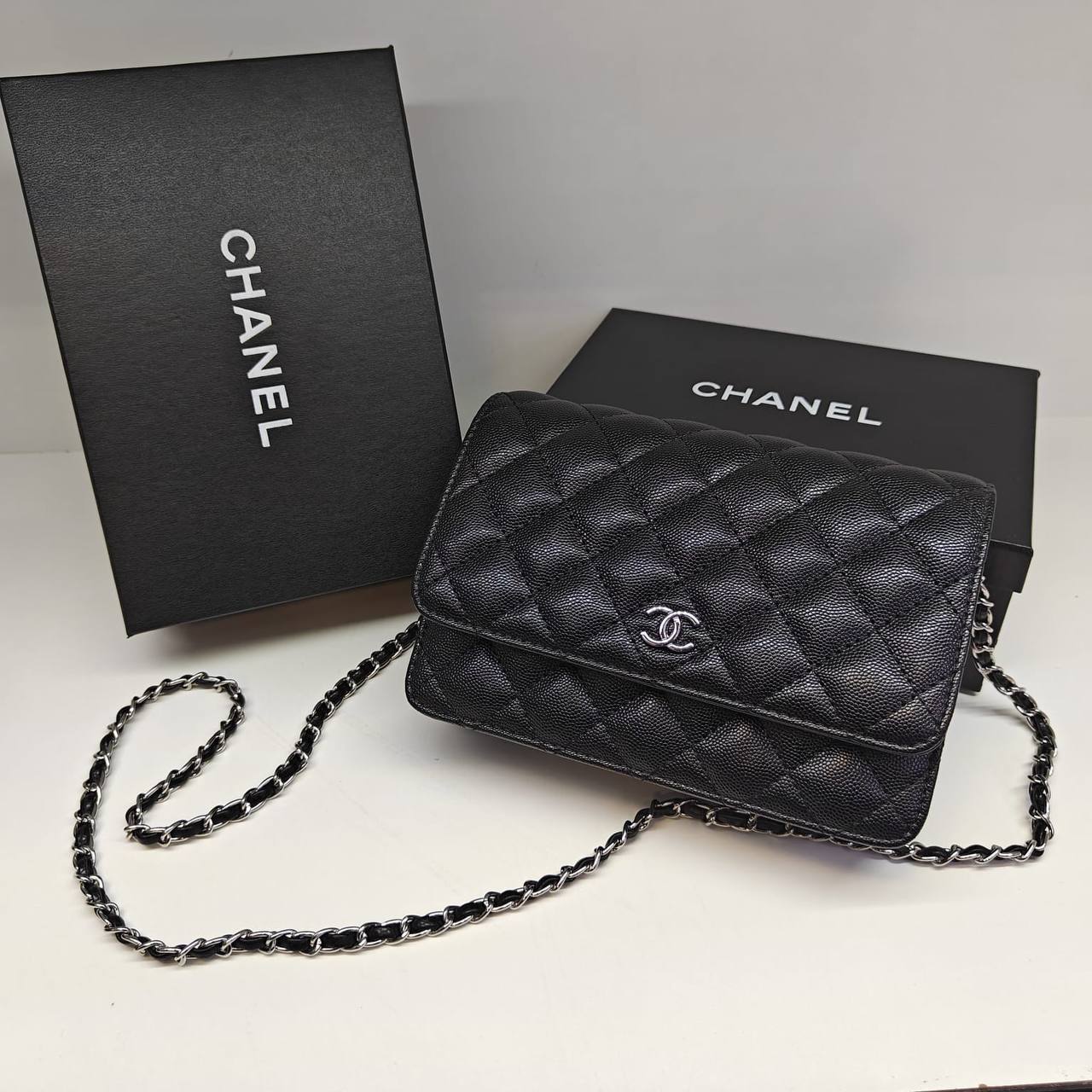 Chanel
85 dhs🇦🇪🇦🇪
with box

Zain235
♥️♥️♥️