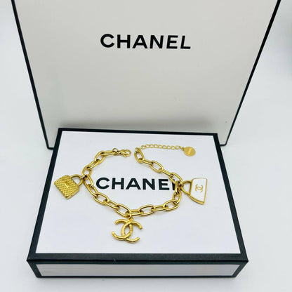 New arrival branded Stainless steel with 18k gold plated bracelet 
20 dhs✅ / pc without box 🎁

50 dhs✅pc with branded box 🎁and paperbag

Zain243
♥️♥️♥️