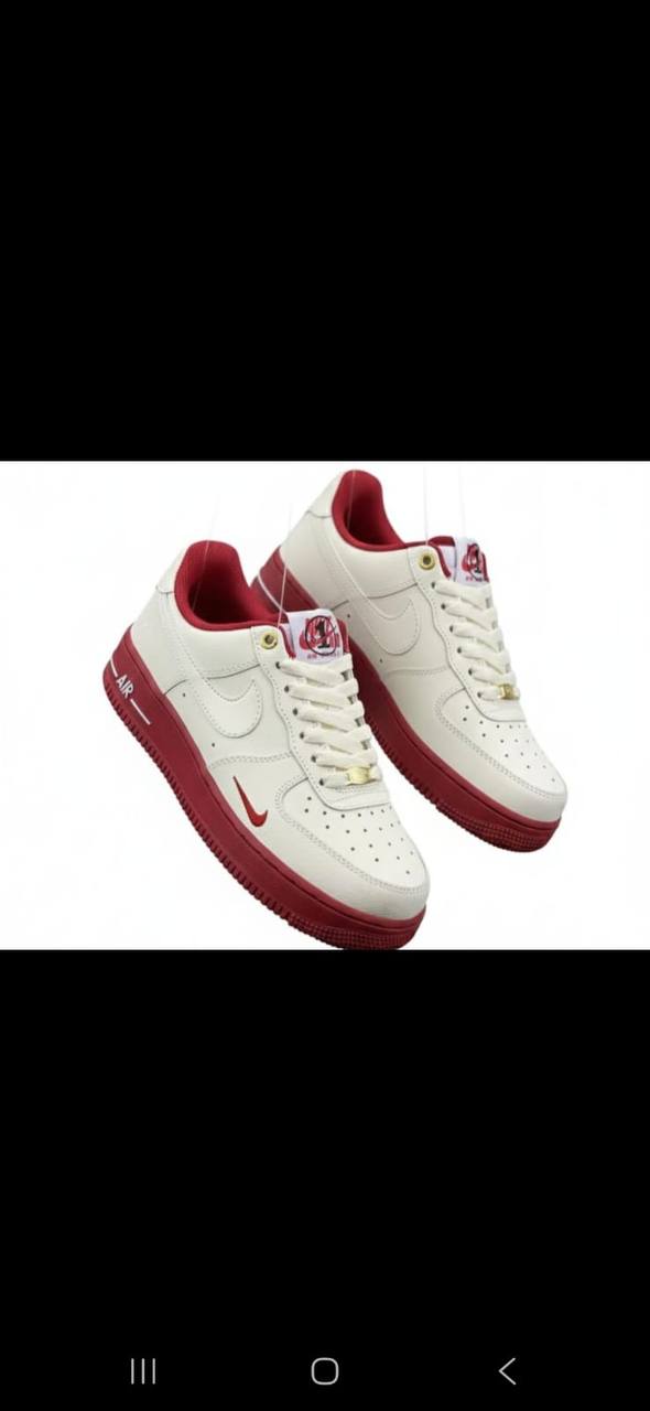 NIKE
Size 40 to 45
95 dhs💓

Zain27
♥️♥️♥️