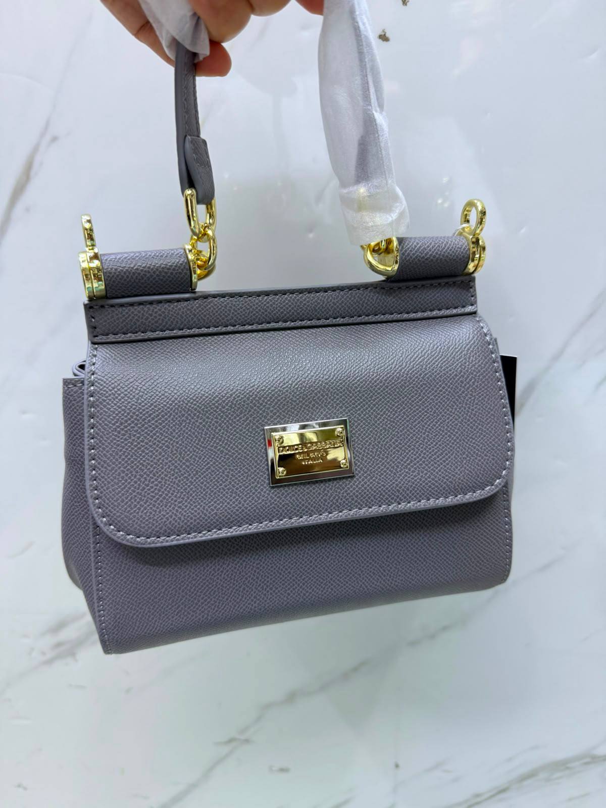 D&G

110 dhs

With box

Zain143
♥️♥️♥️