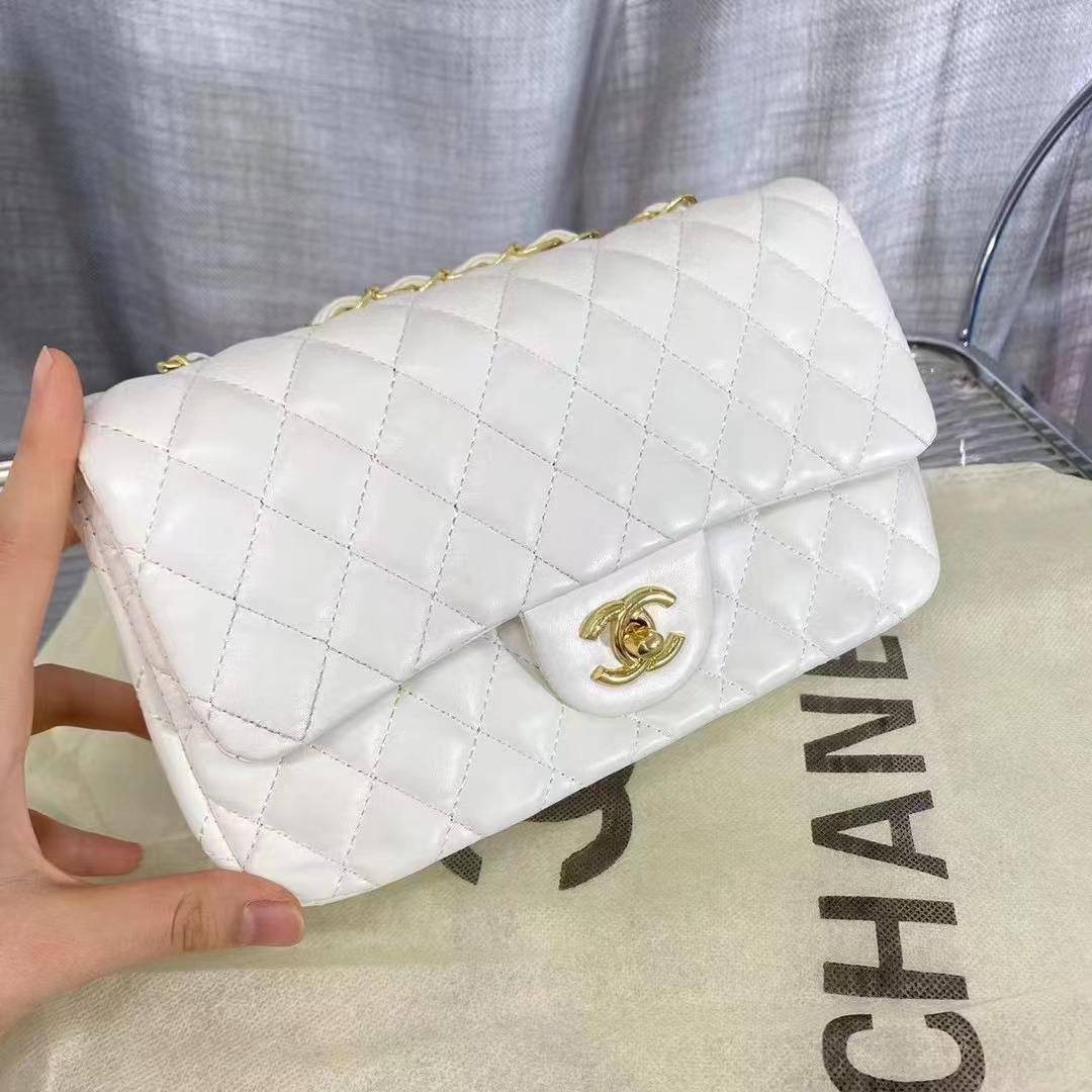 Chanel


With box 🎁🎁🎁

75 dhs❣️

Zain50
♥️♥️♥️