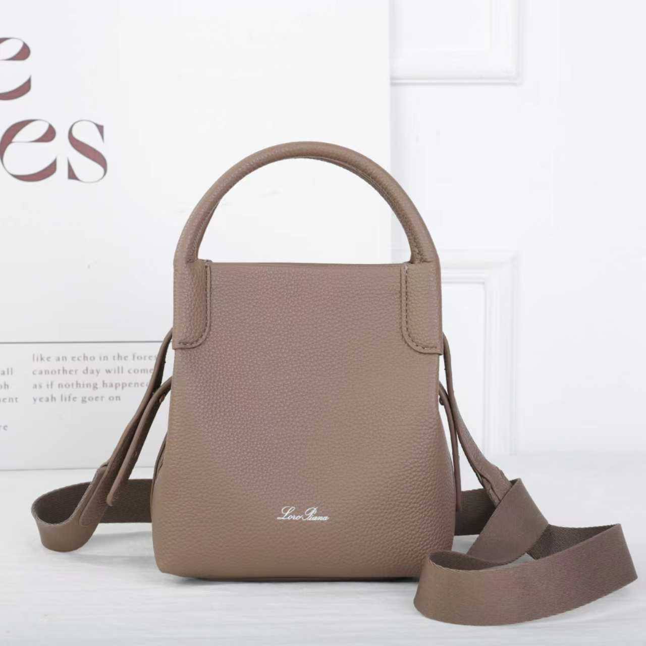 Loro piana 

95 dhs💚 

with box
🎁🎁🎁

Zain235
♥️♥️♥️