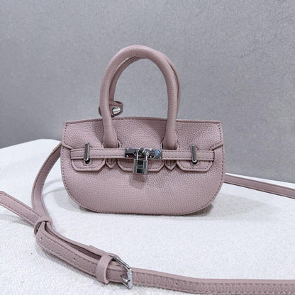 Hermes

22*12*7cm
70 dhs🇦🇪🇦🇪

Zain17
♥️♥️♥️