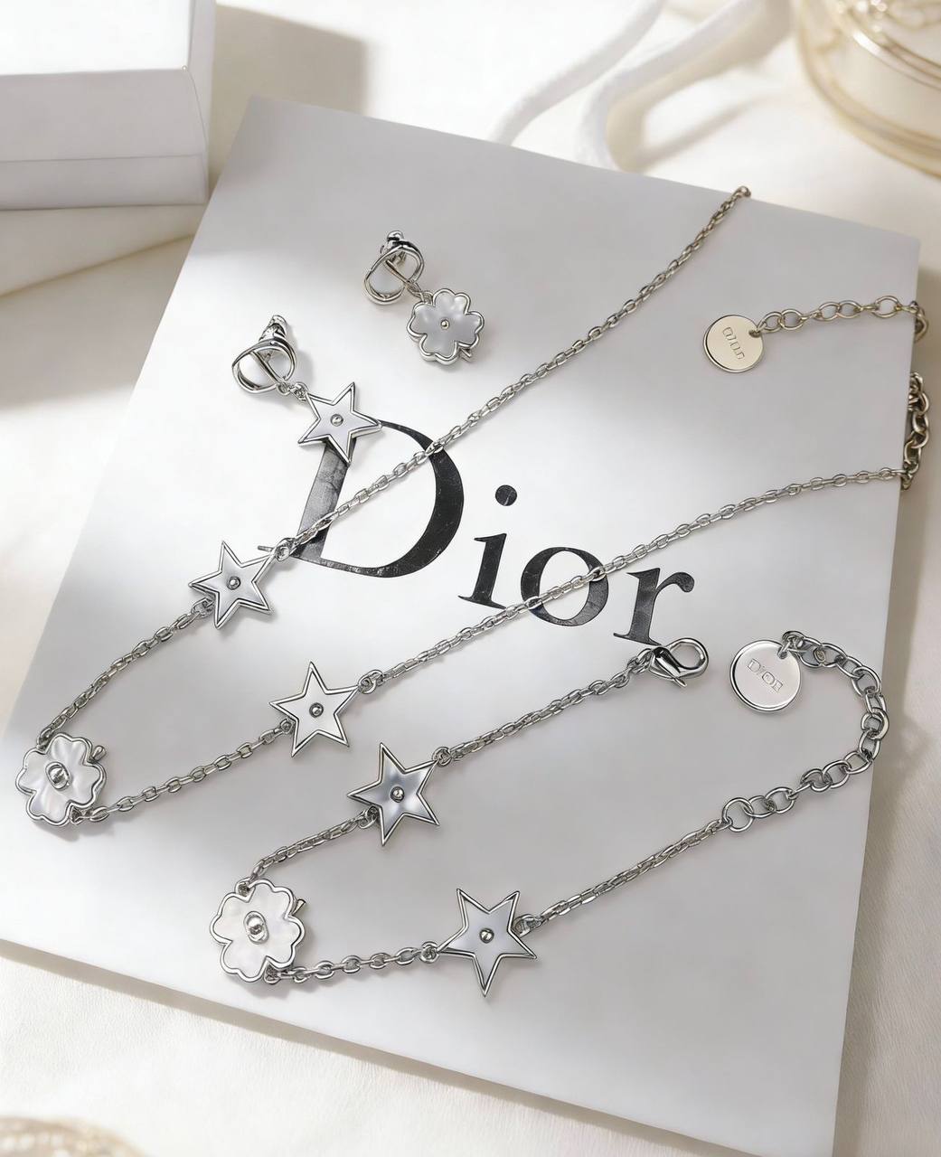 DIOR SET
MASTER ⭐
NECKLACE
BRACELET
EARRINGS
140 DHS✅💫✨
 WITH GOOD BOX AND PAPER BAG🎁🛍️

Zain89
♥️♥️♥️
