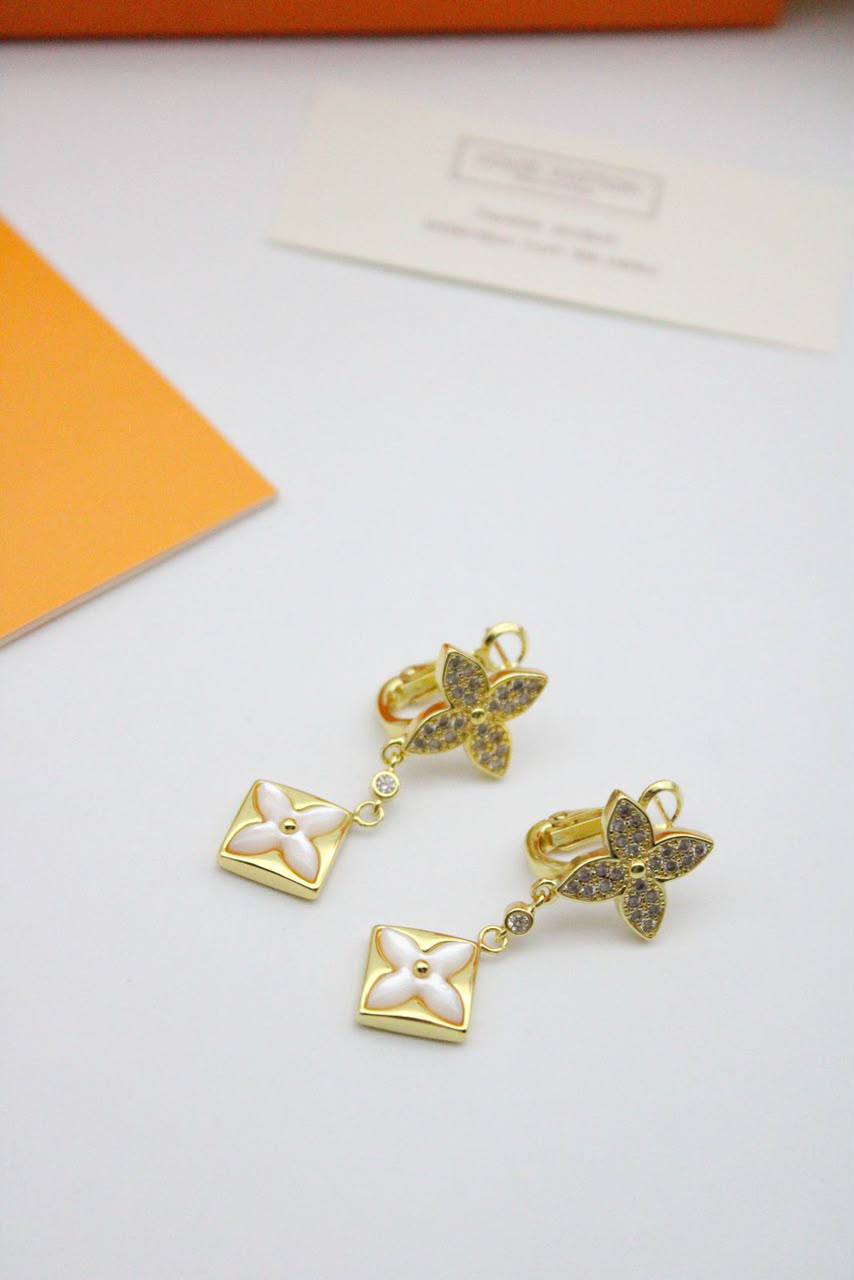 Lv earring

65 dhs

Zain122
♥️♥️♥️