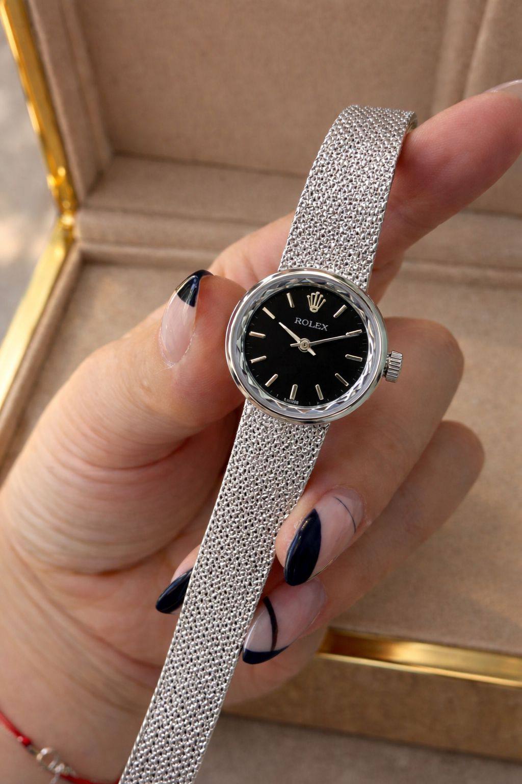 Rolex watch for ladies 
good quality 
260 dhs🗽

Zain59
♥️♥️♥️