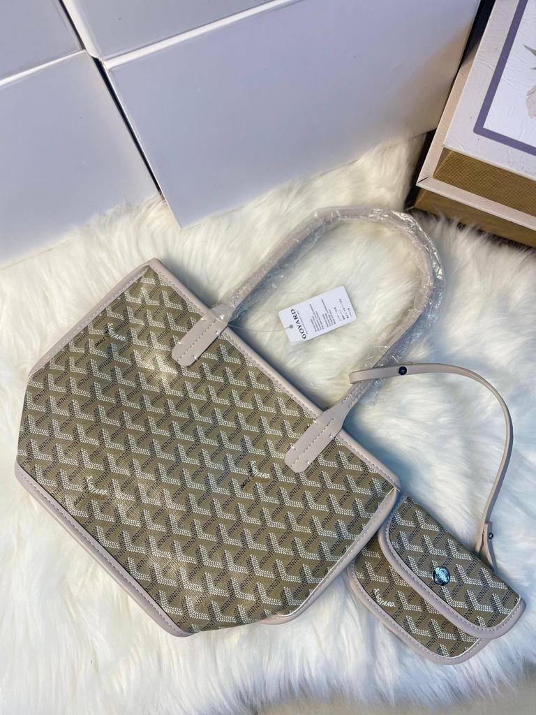 Goyard
*22cm
75 dhs✅

Zain118
♥️♥️♥️