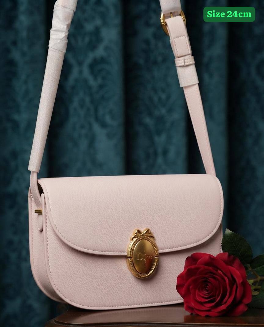 Bottega

Good quality 
with box 
110 dhs🇦🇪🇦🇪🇦🇪

Zain186
♥️♥️♥️