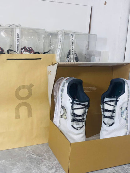 ON Cloudmonster 1 ‘White/White’💨🤍
36 to 45 AVAILABLE 🤩
220 dhs✅

Zain242
♥️♥️♥️