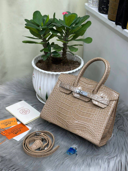HERMES
SIZE  ……… 25CM 🥰🥰🥰
105 dhs🪙🌨️

Zain244
♥️♥️♥️
