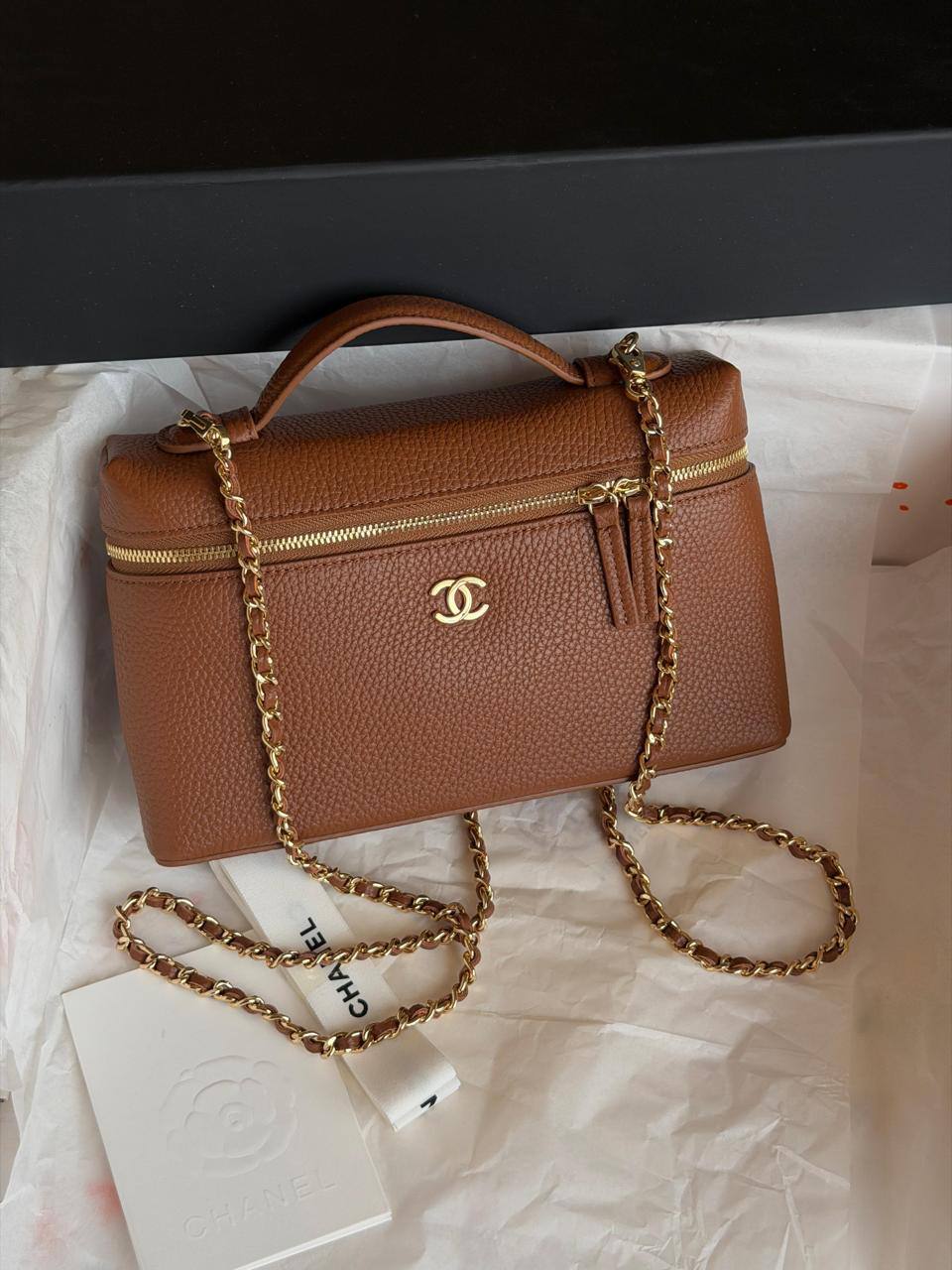 Chanel
 𝐕𝐀𝐍𝐈𝐓𝐘 𝐂𝐀𝐒𝐄 𝐖𝐈𝐓𝐇 𝐂𝐇𝐀𝐈𝐍 𝐒𝐔𝐏𝐄𝐑 𝐌𝐀𝐒𝐓𝐄𝐑 𝐐𝐔𝐀𝐋𝐈𝐓𝐘 
𝐋𝐀𝐑𝐆𝐄 -1300 dhs✅
𝐌𝐞𝐝𝐢𝐮𝐦 - 1250 dhs✅
𝐒𝐦𝐚𝐥𝐥 - 1200 dhs✅

ETAG4
♥️♥️♥️