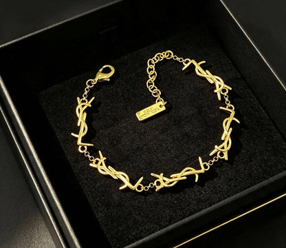 YSL 
Necklace🦋
Earring✨
Bracelet 🍁
Master quality 💯
With normal boxes 🗃️ 
140 dhs🇦🇪🇦🇪

Zain216
♥️♥️♥️