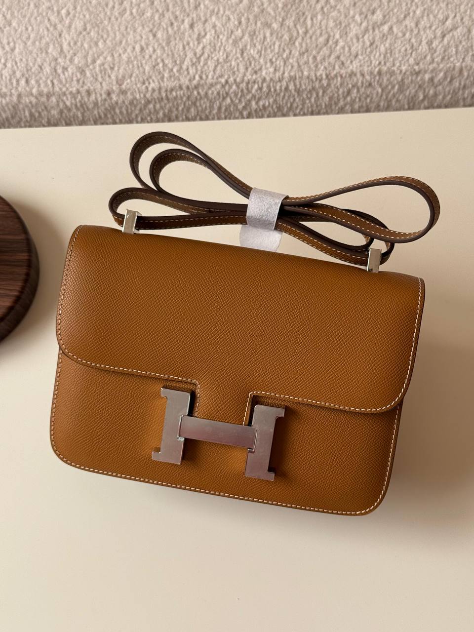 Hermes
 constance 23cm Master quality ✅with box📦
360 dhs✅

Zain51
♥️♥️♥️
