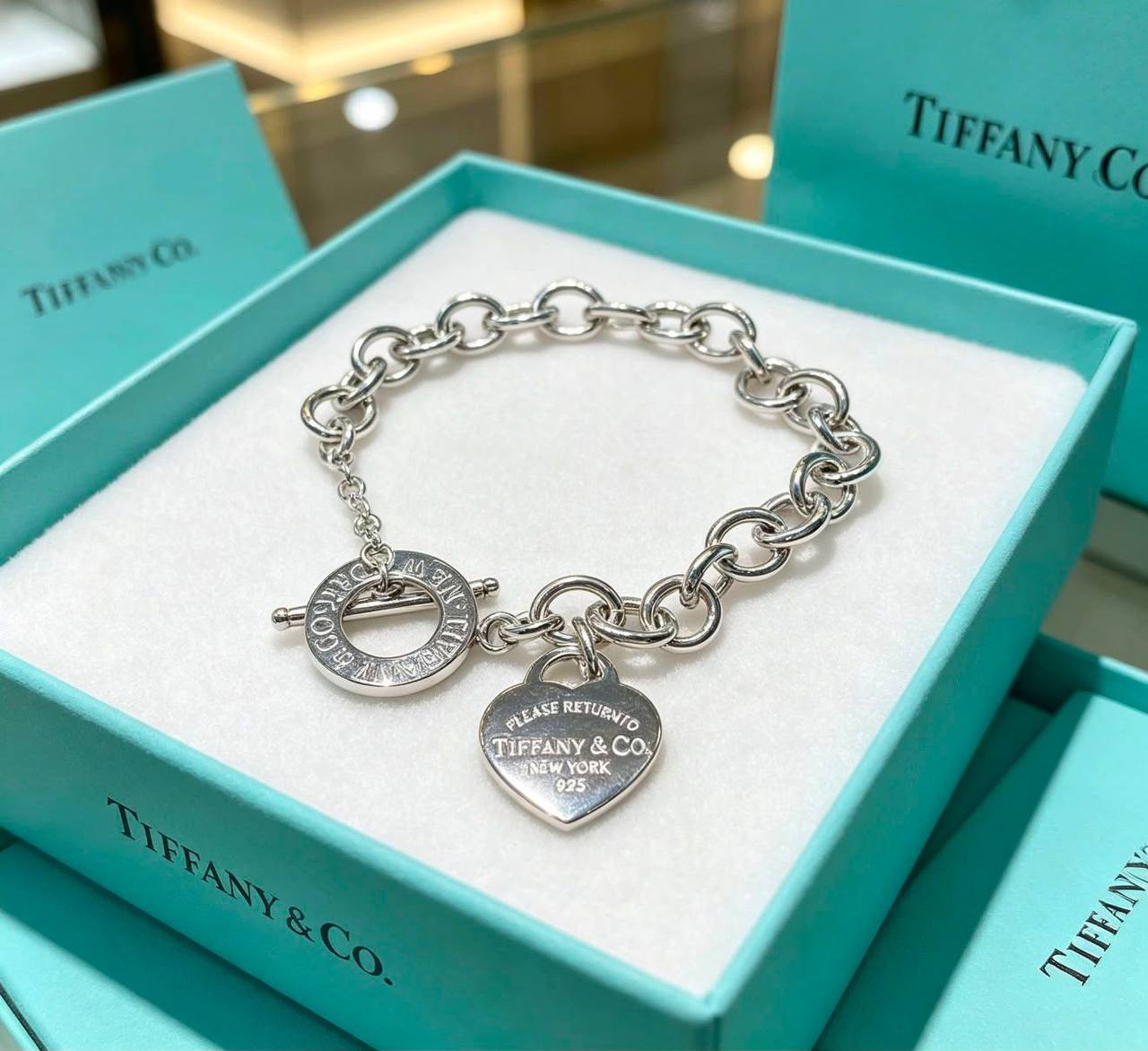 Tiffany set* 💐
Necklace 
Bracelet 
Master quality 

*100* AED normal box 📦

Zain48
♥️♥️♥️