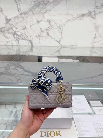 Dior DJoy Bag 

17Cm 

With Box
265 dhs🇦🇪🇦🇪🇦🇪

Zain131
♥️♥️♥️