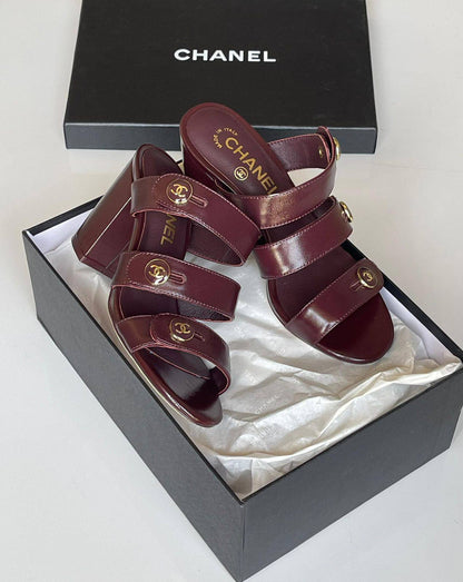 CHANEL 
SuperMaster Quality 💯
450 dhs❣️
Size: 36-41💥

Zain171
♥️♥️♥️