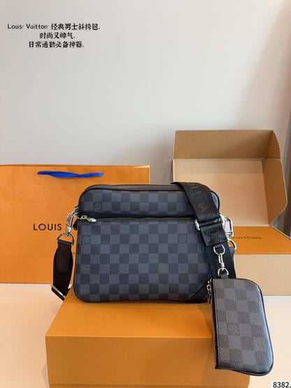 Lv Man’s Bag

Good Quality 

With Box 
🎁🎁🎁

95 dhs❣️

Zain250
♥️♥️♥️