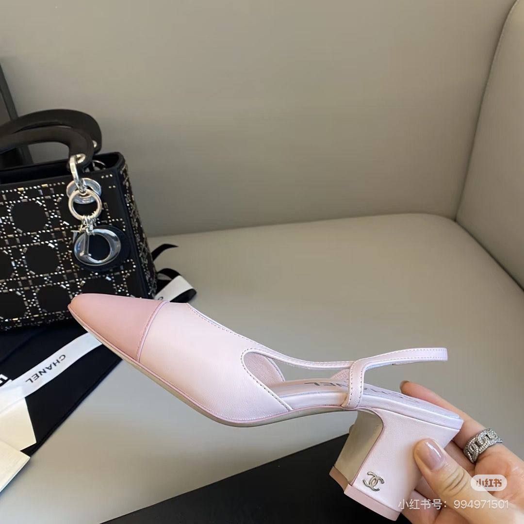 Chanel
Size 36-41
120 dhs✅

Zain145
♥️♥️♥️