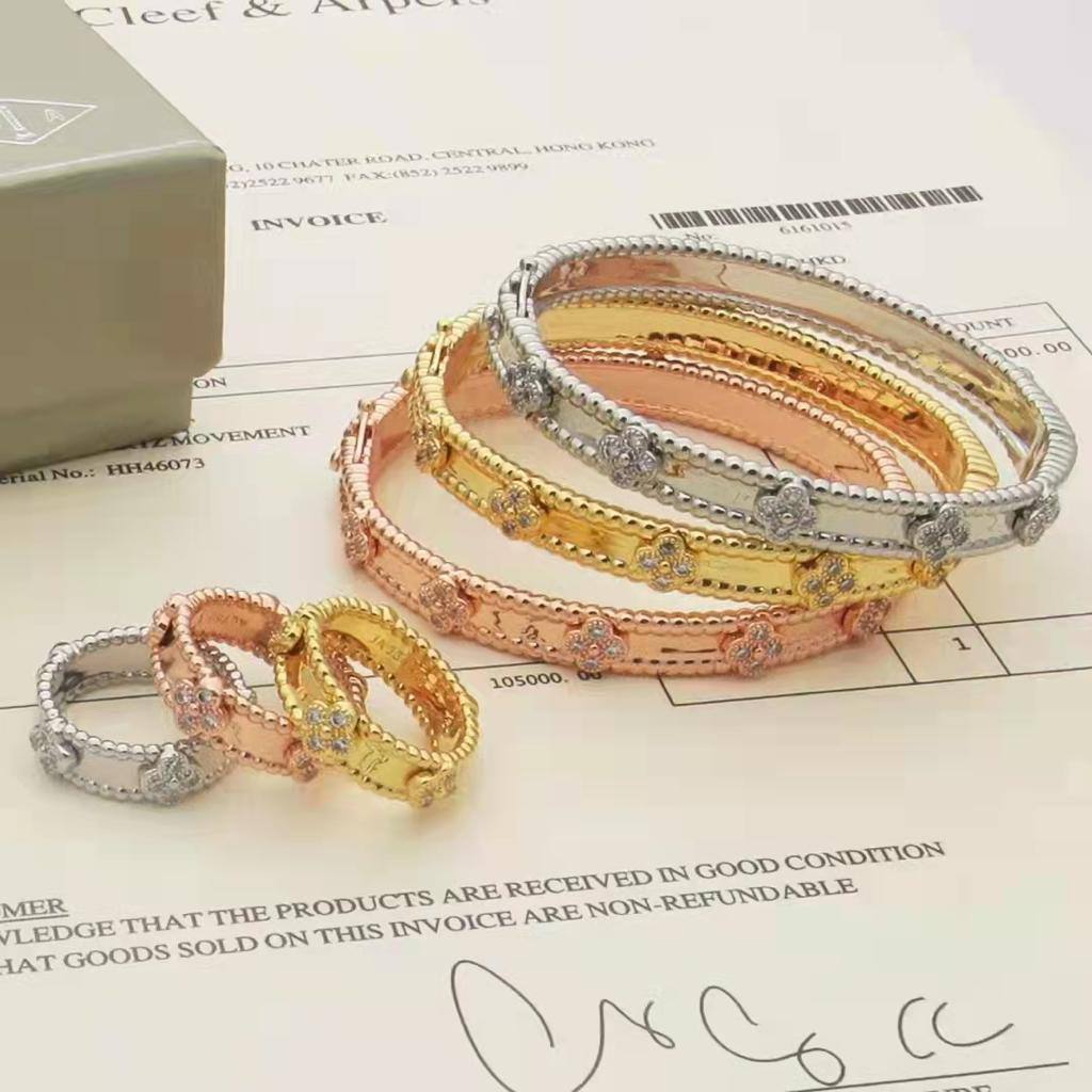 VCA 
MASTER ✨💫
BANGLE RING
120 DHS✅SET

Zain89
♥️♥️♥️