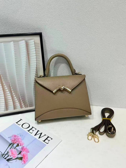 MOYNAT 
GOOD QUALITY WITH BOX 
110 DHS🇦🇪🇦🇪

Zain295
♥️♥️♥️