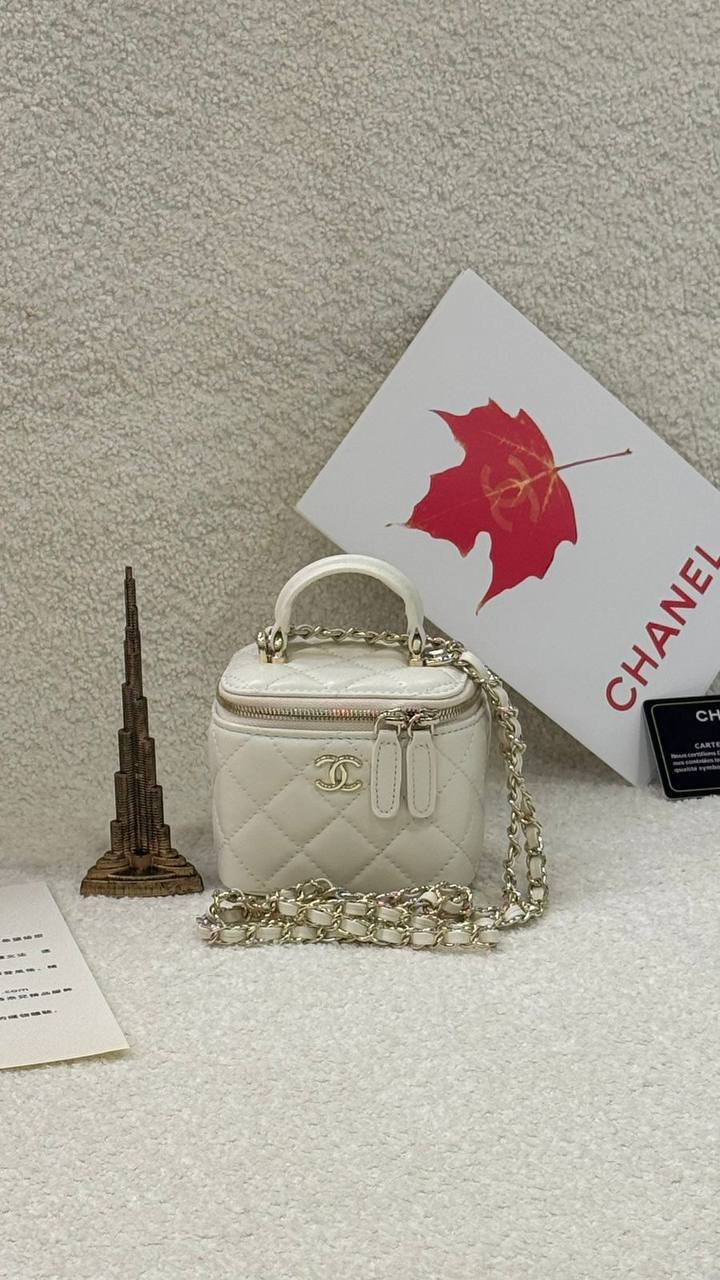 Chanel 
Master
  Micro Size Box🎁
230 dhs✅

Zain131
♥️♥️♥️