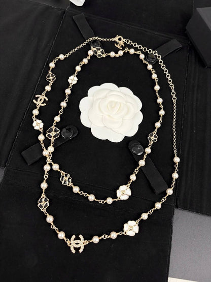 CHANEL 
MASTER💫✨
NECKLACE 
140 DHS✅
WITH BOX AND PAPER BAG🛍️🎁

Zain89
♥️♥️♥️