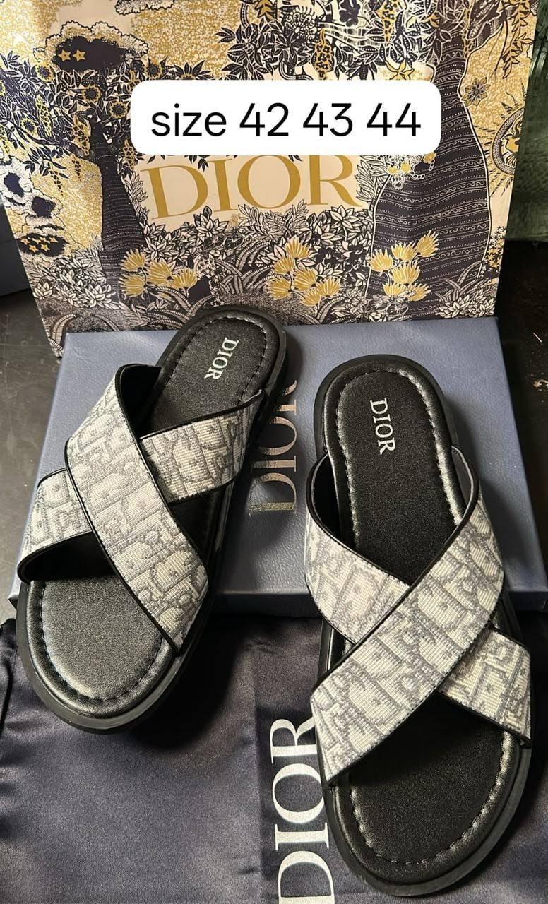 Dior

100 dhs🇦🇪🇦🇪

Zain103
♥️♥️♥️