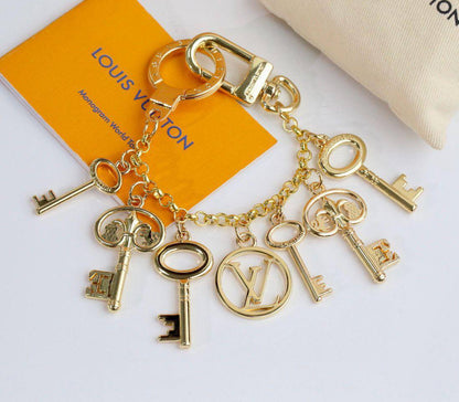 Keychain & Bag Charm 
80 dhs🪙💕 

with Box And Paper Bag
🎁🎁🎁

Zain89
♥️♥️♥️