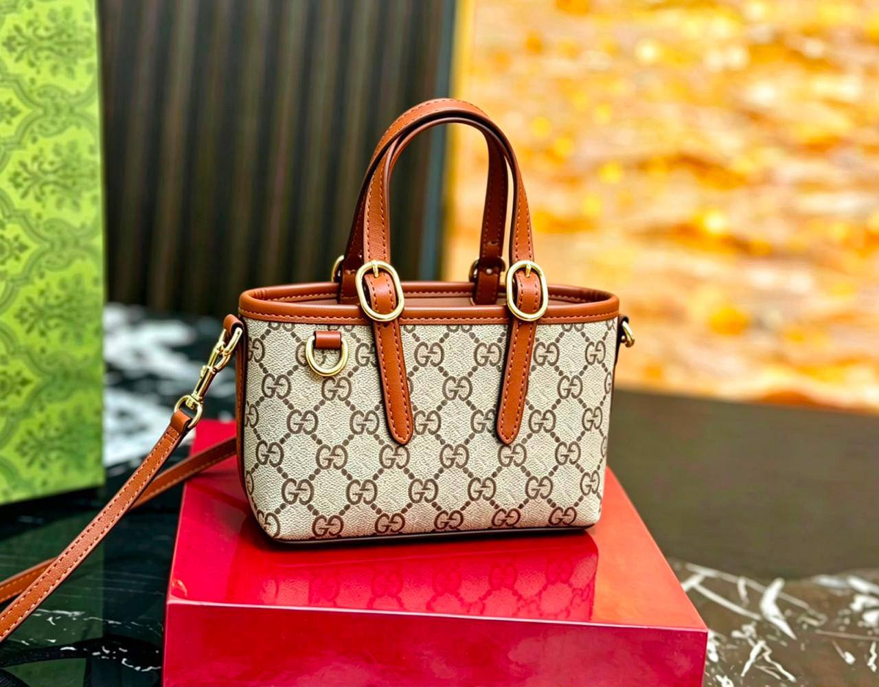 GUCCI 
 HIGH QUALITY 
MINI SIZE 
WITH BOX 
110 dhs💓

Zain17
♥️♥️♥️