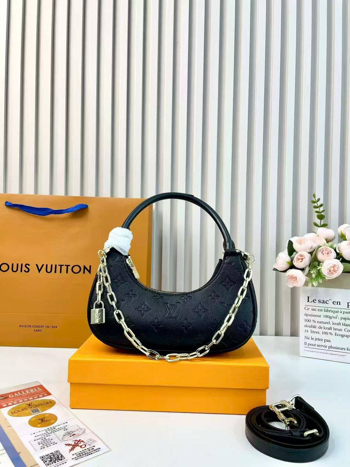 Lv
with box 
🎁🎁🎁

95 dhs🪙🌨️

Zain177
♥️♥️♥️