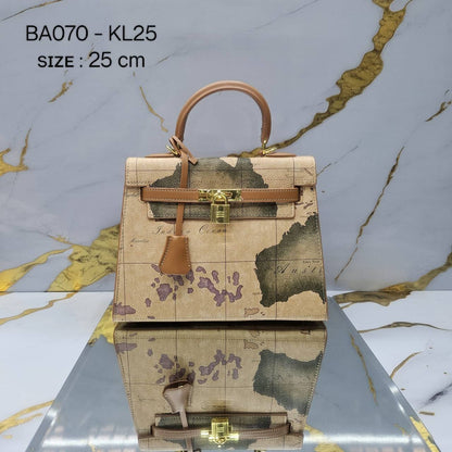 Hermes KELLY
ᴏɴʟʏ ᴏɴᴇ ʙᴇʟᴛ sᴛʀᴀᴘ
ɢᴏʟᴅ ʜᴀʀᴅᴡᴀʀᴇ
sɪᴢᴇ : 25 cm

95 dhs🪙🖤

Zain31
♥️♥️♥️