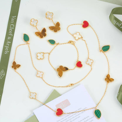 VCA SET ❤️‍🔥*
Necklace 🐦‍🔥
Earring 🦋
Bracelet 🌸
Master quality 💯
With normal boxes 📦 
230 dhs🪙🌨️
With master box 🗃️ 
290 dhs🪙🌨️

Zain216
♥️♥️♥️