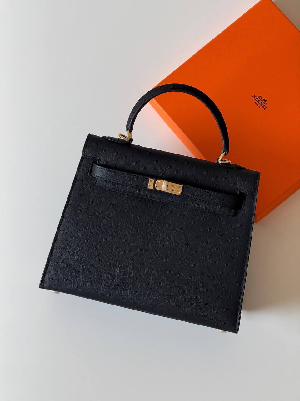 Hermes
 kelly ostrich 25cm💥Master quality ✅with box📦
410 dhs✅

Zain52
♥️♥️♥️